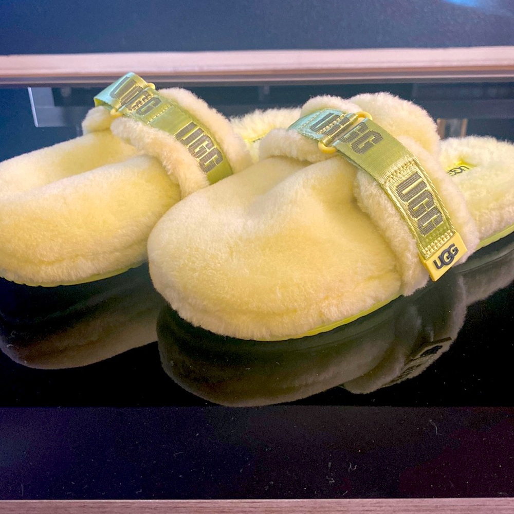 Canary yellow fashionable UGGs slippers